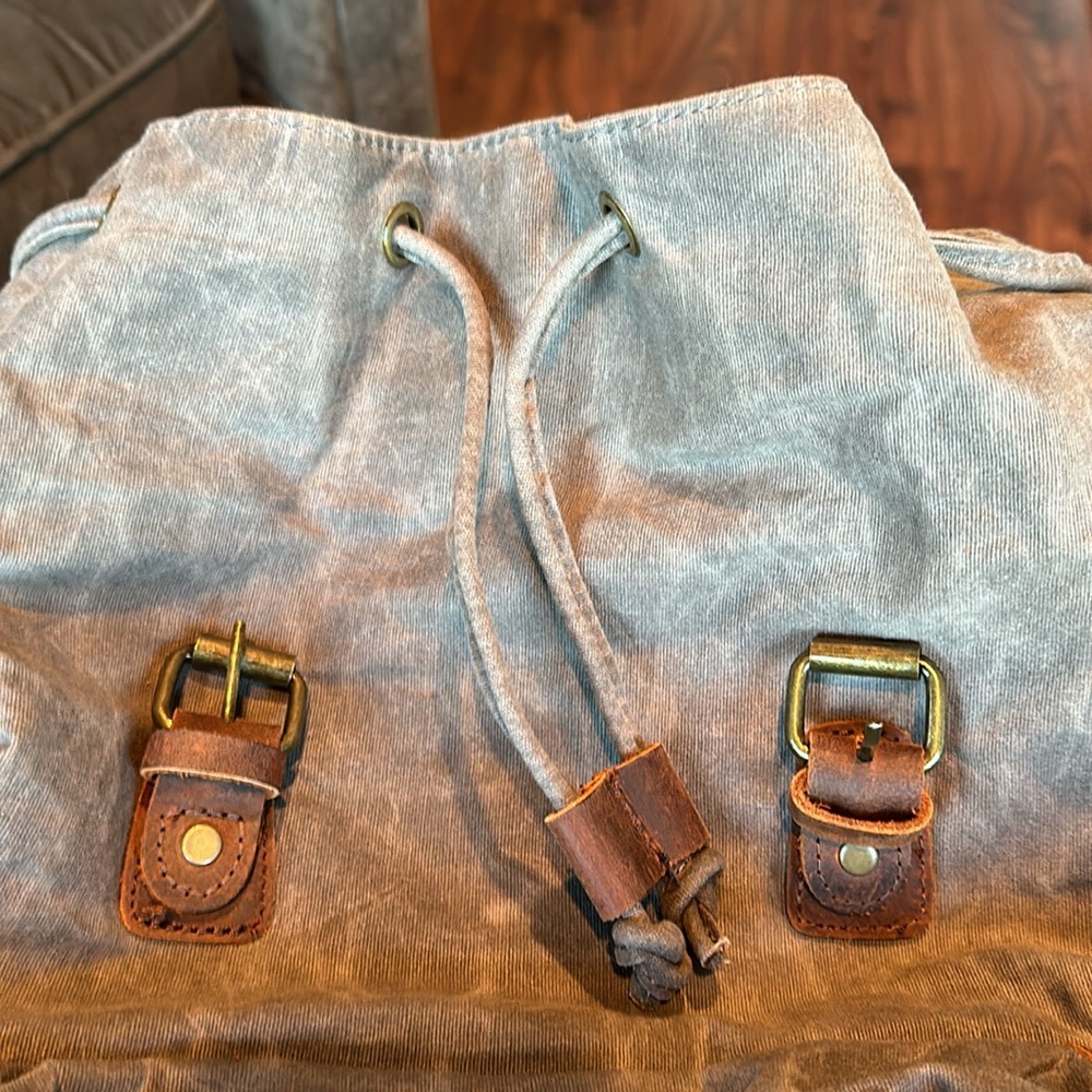 Canvas Backpack - Picture 11 of 12